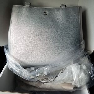 Allyn tote in holographic